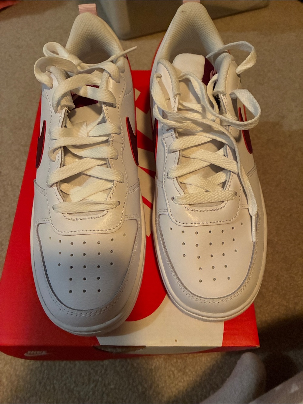 Nike White Kids Low-Top Sneakers with Red Swoosh